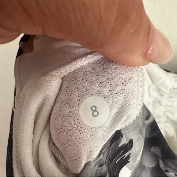 Lululemon Bra Top Tank Black White Floral Stretch Training Women’s size 8 EUC - Picture 4 of 4